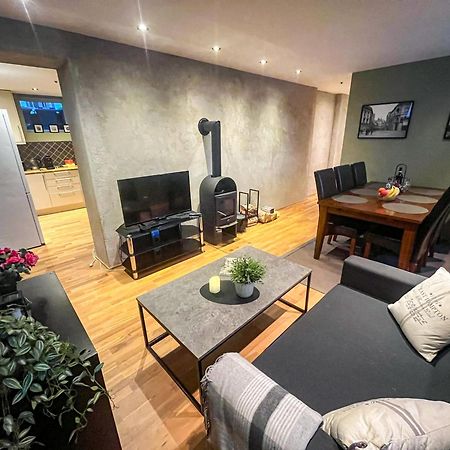 Two-Bedroom City Apartment With Fire Place, Free Parking And Fjordview Terrace - Calm And Central Ålesund Kültér fotó