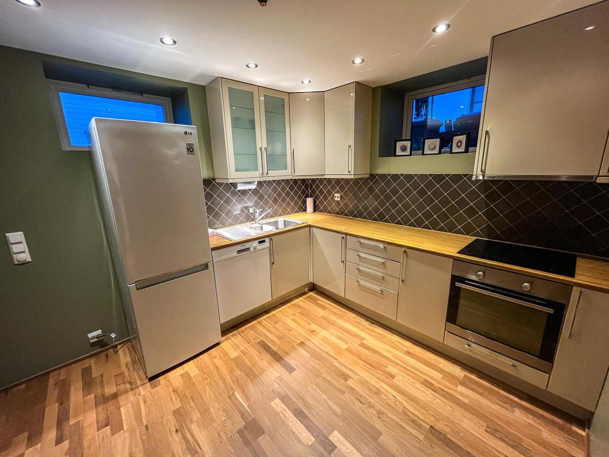 Two-Bedroom City Apartment With Fire Place, Free Parking And Fjordview Terrace - Calm And Central Ålesund Kültér fotó