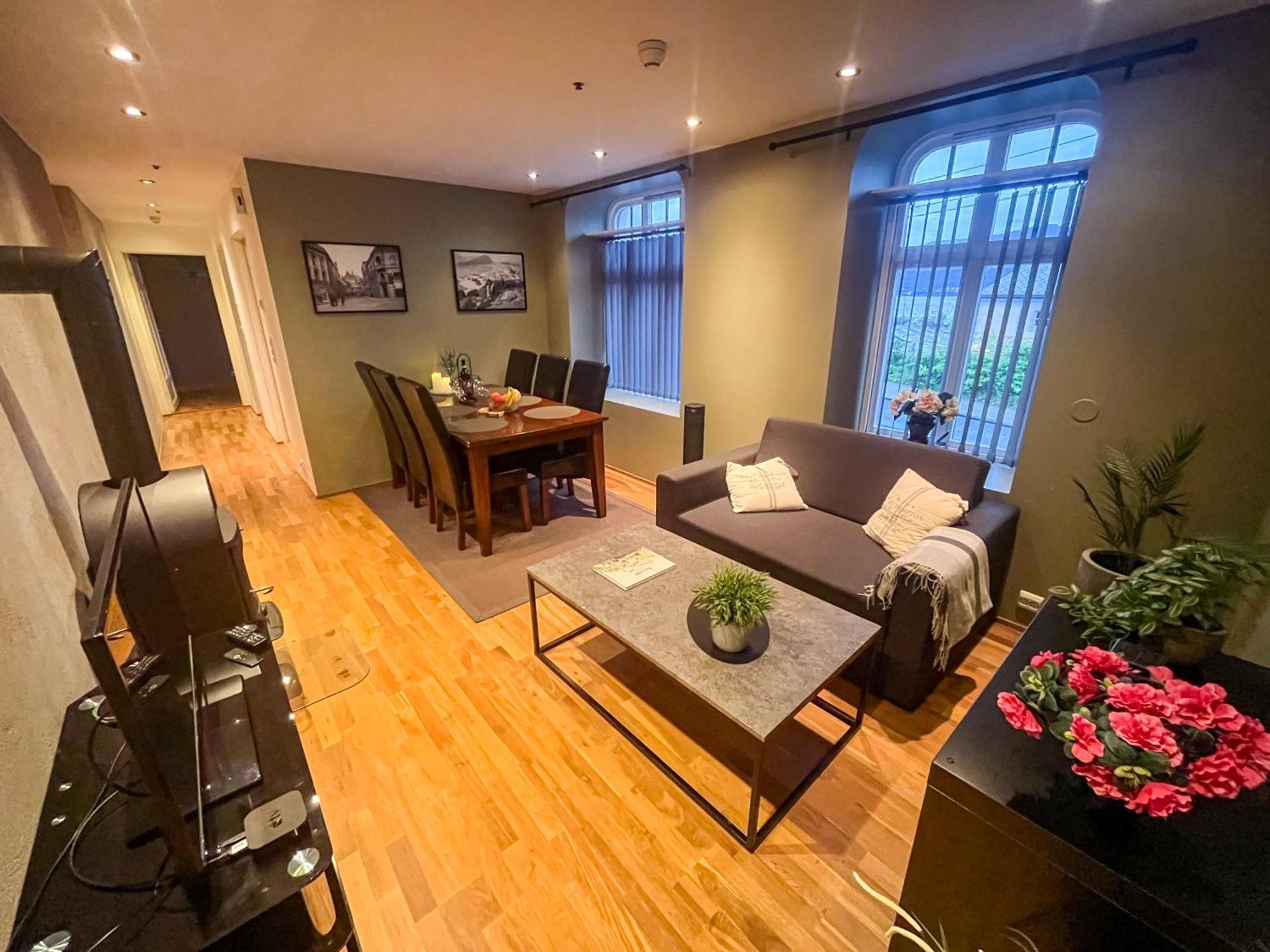 Two-Bedroom City Apartment With Fire Place, Free Parking And Fjordview Terrace - Calm And Central Ålesund Kültér fotó