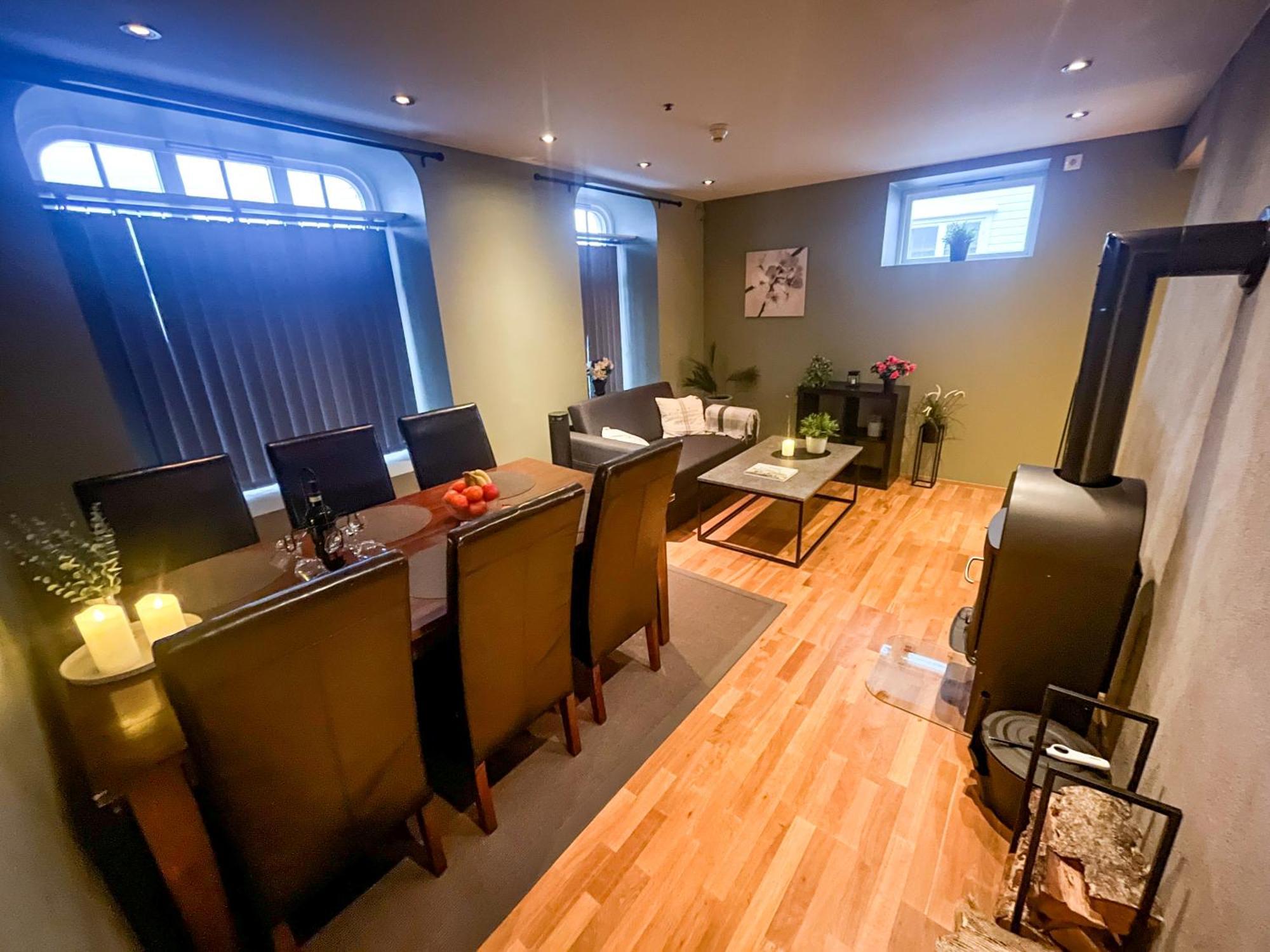 Two-Bedroom City Apartment With Fire Place, Free Parking And Fjordview Terrace - Calm And Central Ålesund Kültér fotó